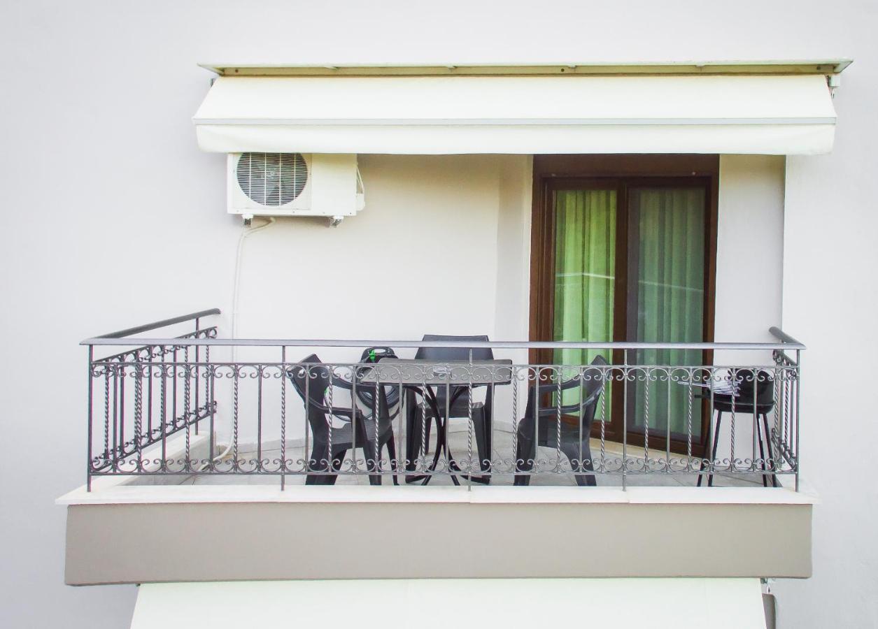 Marina'S Elegance Aparthotel Kriopigi Buitenkant foto